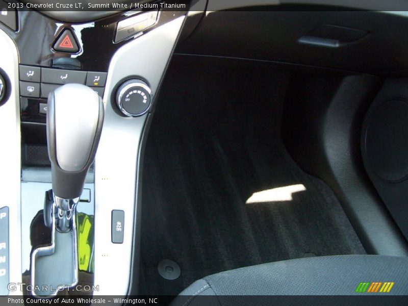 Summit White / Medium Titanium 2013 Chevrolet Cruze LT