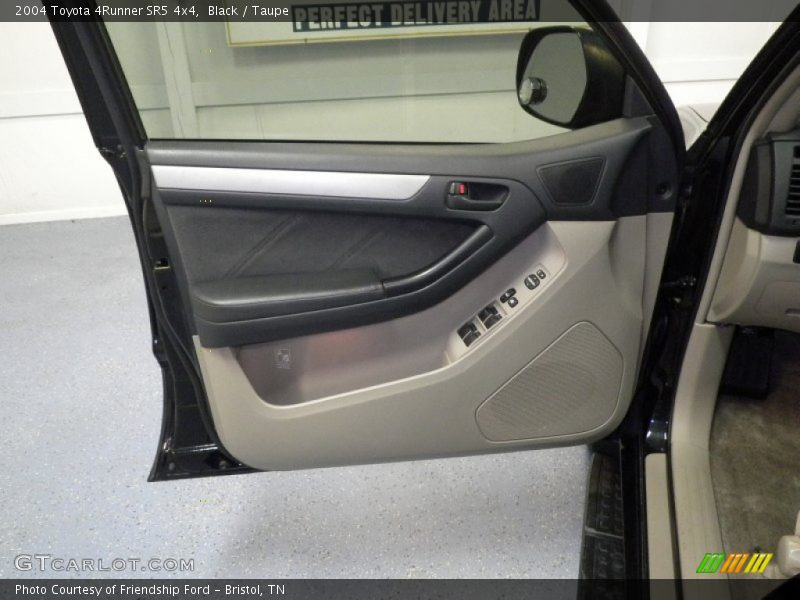Black / Taupe 2004 Toyota 4Runner SR5 4x4