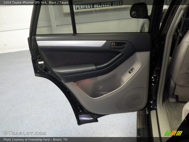 Black / Taupe 2004 Toyota 4Runner SR5 4x4