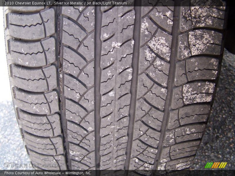 Silver Ice Metallic / Jet Black/Light Titanium 2010 Chevrolet Equinox LT