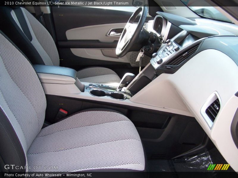 Silver Ice Metallic / Jet Black/Light Titanium 2010 Chevrolet Equinox LT