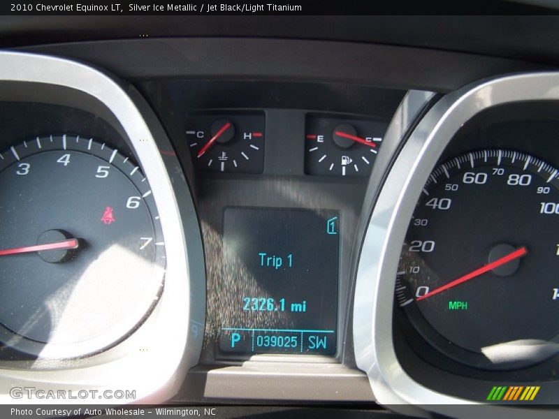 Silver Ice Metallic / Jet Black/Light Titanium 2010 Chevrolet Equinox LT