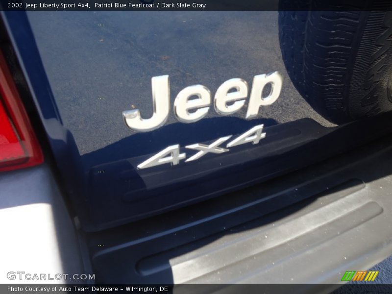 Patriot Blue Pearlcoat / Dark Slate Gray 2002 Jeep Liberty Sport 4x4