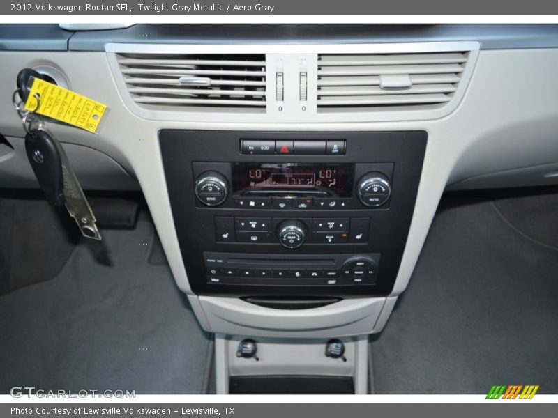 Twilight Gray Metallic / Aero Gray 2012 Volkswagen Routan SEL