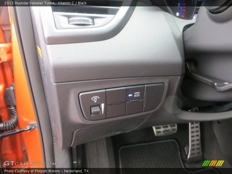 Vitamin C / Black 2013 Hyundai Veloster Turbo