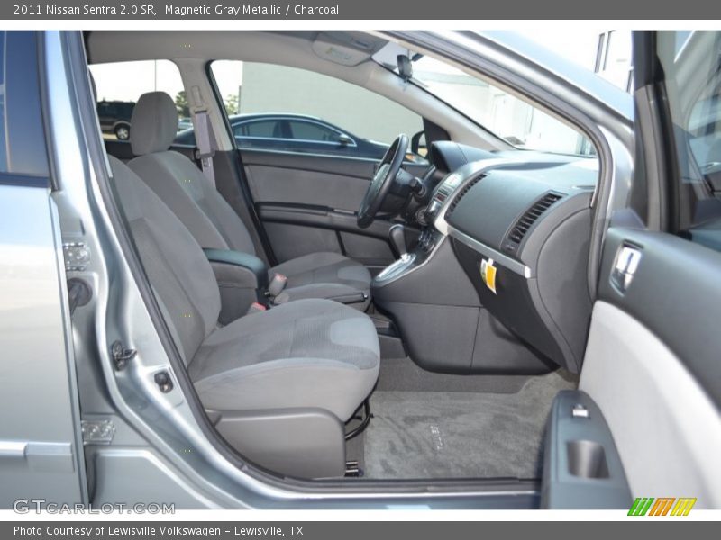 Magnetic Gray Metallic / Charcoal 2011 Nissan Sentra 2.0 SR