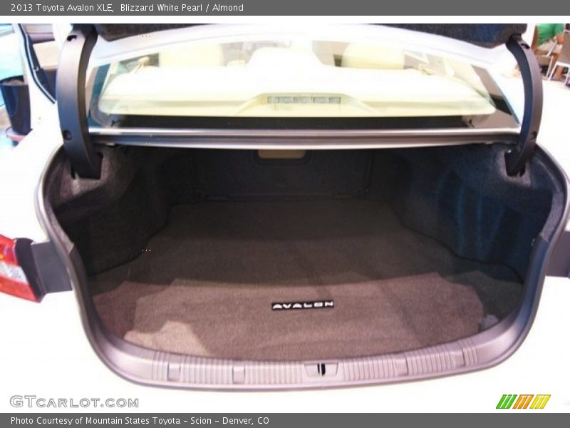 Blizzard White Pearl / Almond 2013 Toyota Avalon XLE