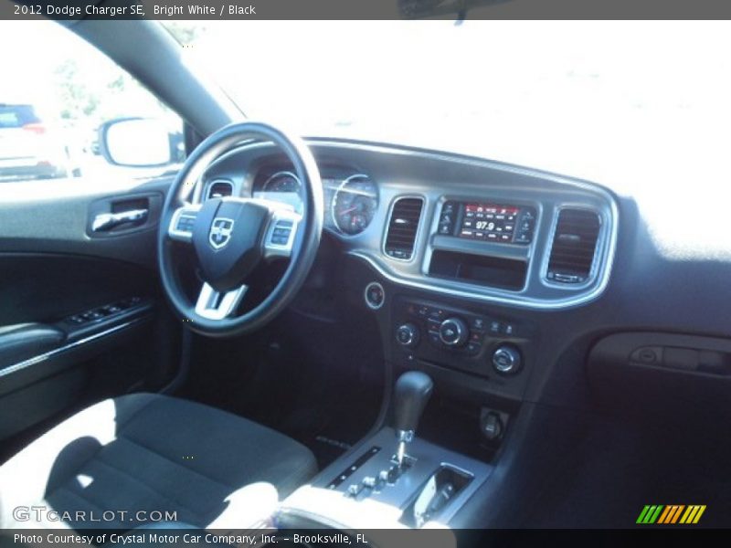 Bright White / Black 2012 Dodge Charger SE