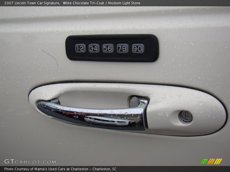 White Chocolate Tri-Coat / Medium Light Stone 2007 Lincoln Town Car Signature