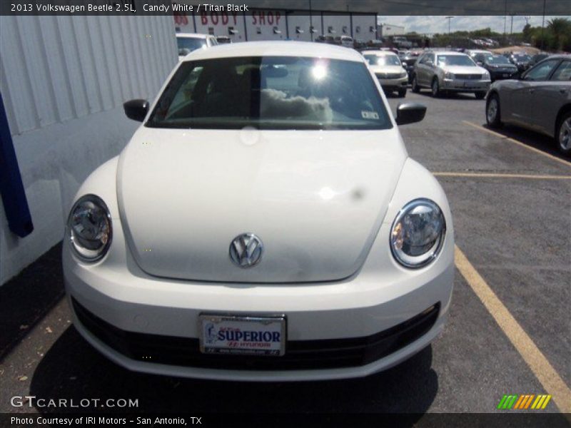 Candy White / Titan Black 2013 Volkswagen Beetle 2.5L
