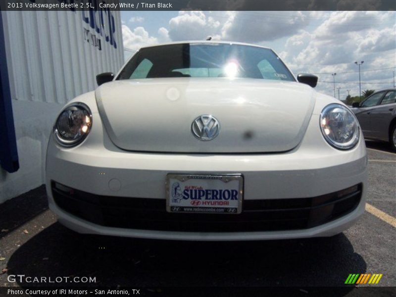 Candy White / Titan Black 2013 Volkswagen Beetle 2.5L