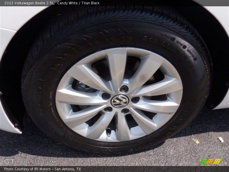 Candy White / Titan Black 2013 Volkswagen Beetle 2.5L