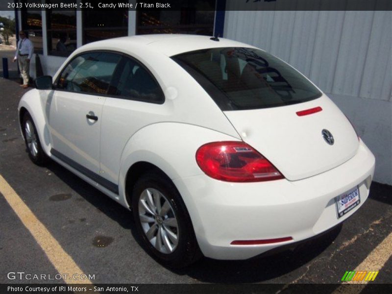 Candy White / Titan Black 2013 Volkswagen Beetle 2.5L