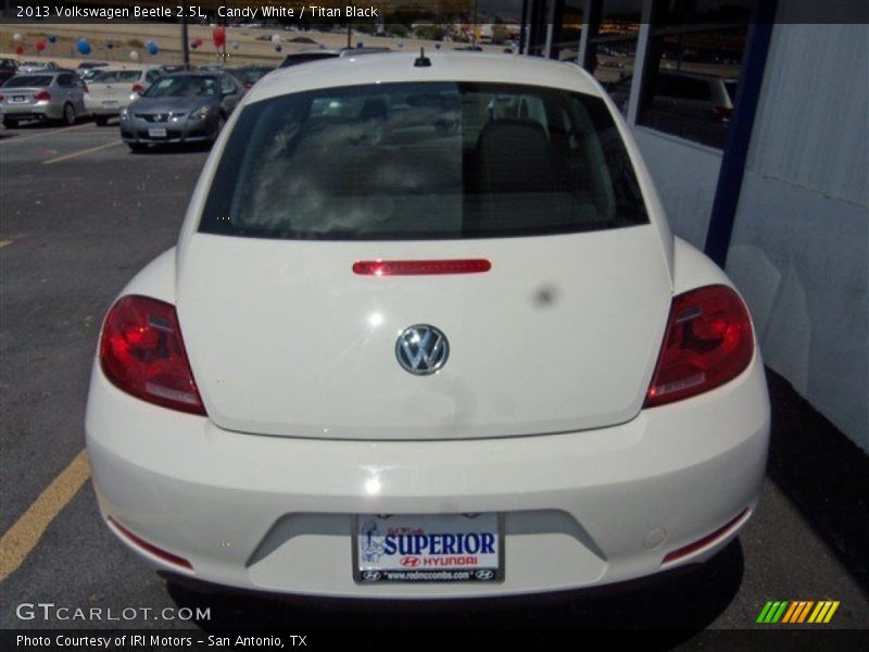 Candy White / Titan Black 2013 Volkswagen Beetle 2.5L