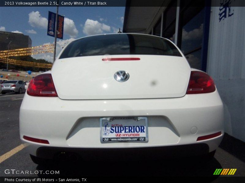 Candy White / Titan Black 2013 Volkswagen Beetle 2.5L