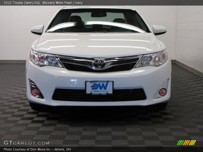Blizzard White Pearl / Ivory 2012 Toyota Camry XLE