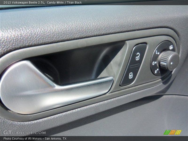 Candy White / Titan Black 2013 Volkswagen Beetle 2.5L