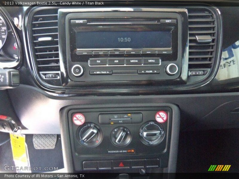 Candy White / Titan Black 2013 Volkswagen Beetle 2.5L
