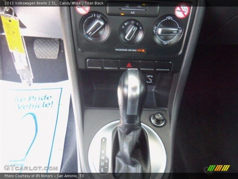 Candy White / Titan Black 2013 Volkswagen Beetle 2.5L