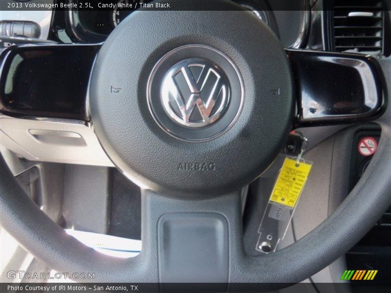 Candy White / Titan Black 2013 Volkswagen Beetle 2.5L