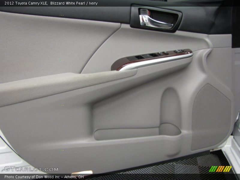 Blizzard White Pearl / Ivory 2012 Toyota Camry XLE