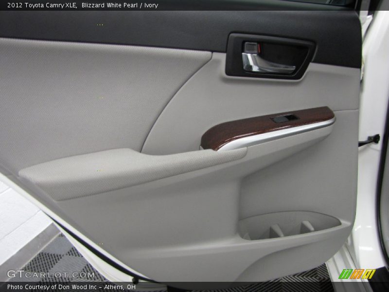 Blizzard White Pearl / Ivory 2012 Toyota Camry XLE