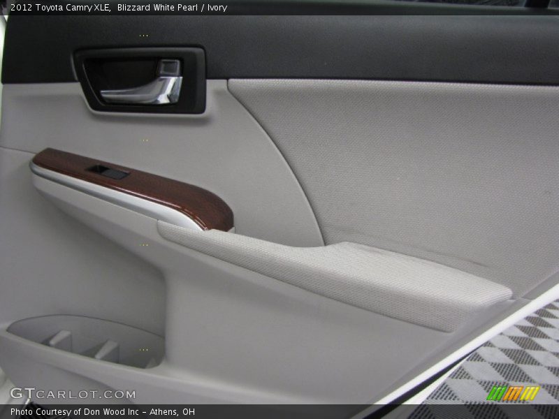 Blizzard White Pearl / Ivory 2012 Toyota Camry XLE