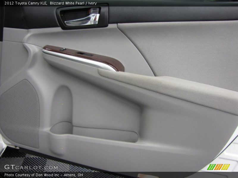 Blizzard White Pearl / Ivory 2012 Toyota Camry XLE