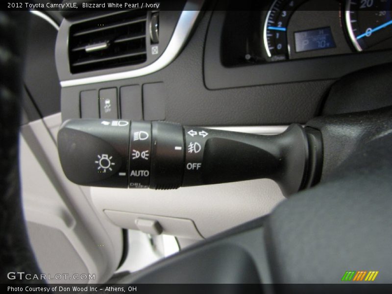 Blizzard White Pearl / Ivory 2012 Toyota Camry XLE