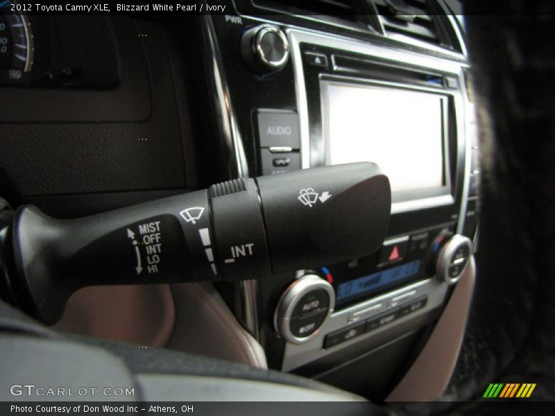Blizzard White Pearl / Ivory 2012 Toyota Camry XLE