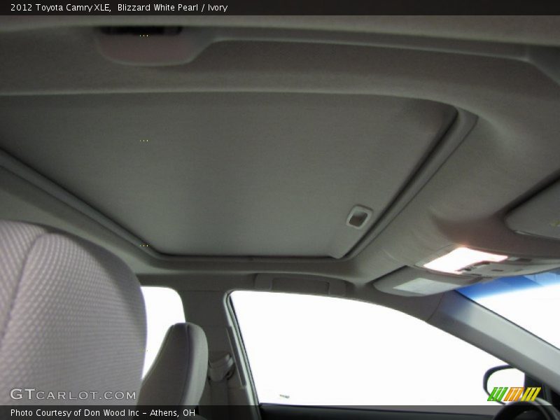 Blizzard White Pearl / Ivory 2012 Toyota Camry XLE