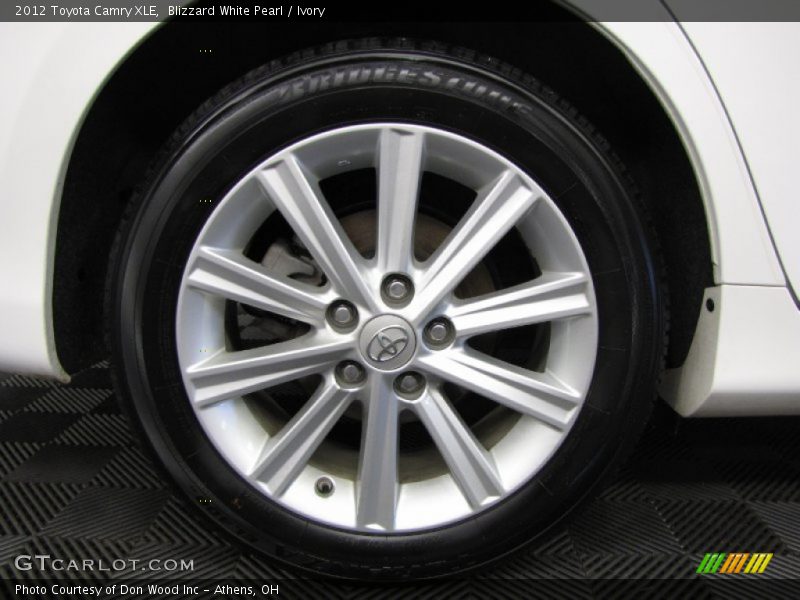 Blizzard White Pearl / Ivory 2012 Toyota Camry XLE