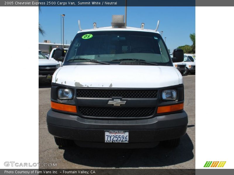 Summit White / Neutral 2005 Chevrolet Express 2500 Cargo Van