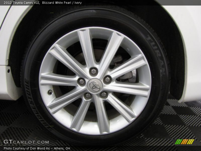 Blizzard White Pearl / Ivory 2012 Toyota Camry XLE