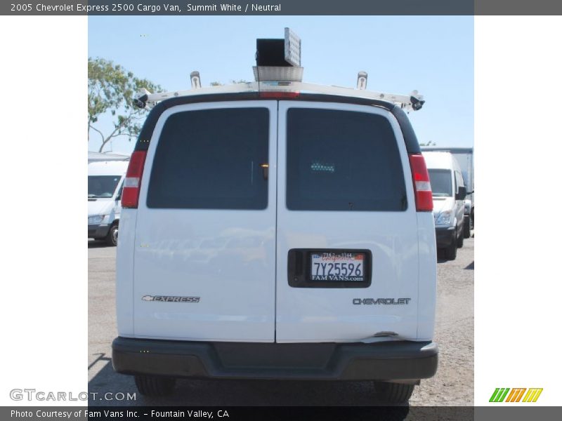 Summit White / Neutral 2005 Chevrolet Express 2500 Cargo Van