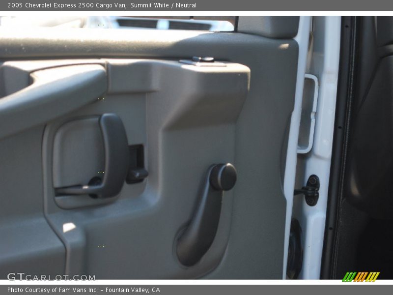 Summit White / Neutral 2005 Chevrolet Express 2500 Cargo Van