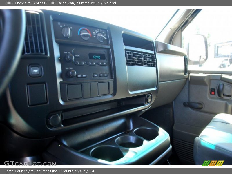 Summit White / Neutral 2005 Chevrolet Express 2500 Cargo Van