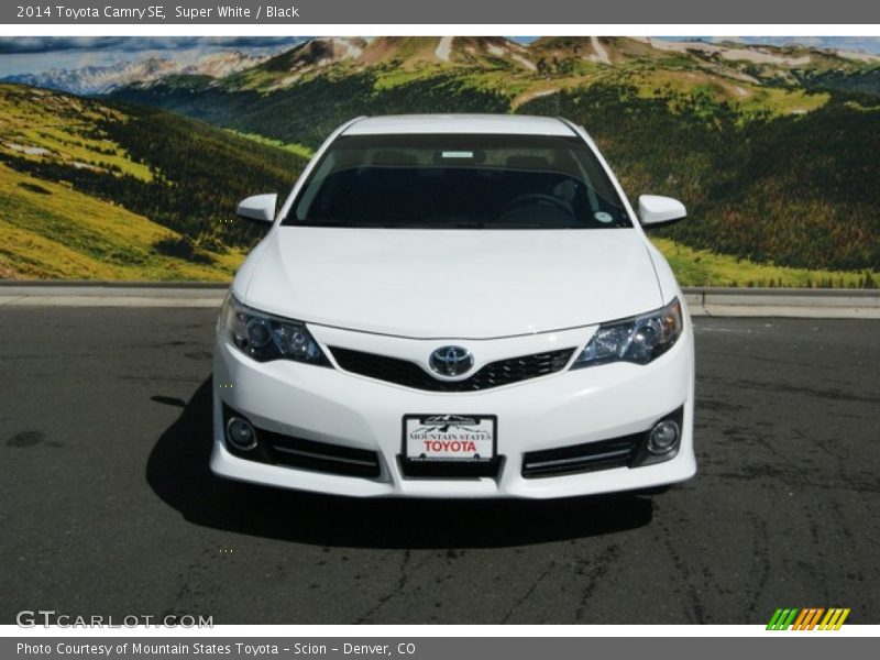 Super White / Black 2014 Toyota Camry SE