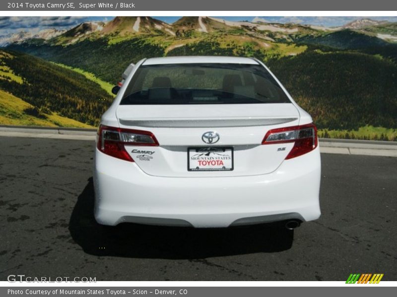 Super White / Black 2014 Toyota Camry SE