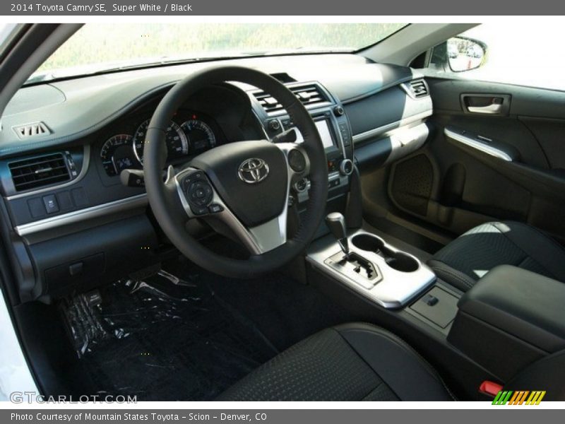 Super White / Black 2014 Toyota Camry SE