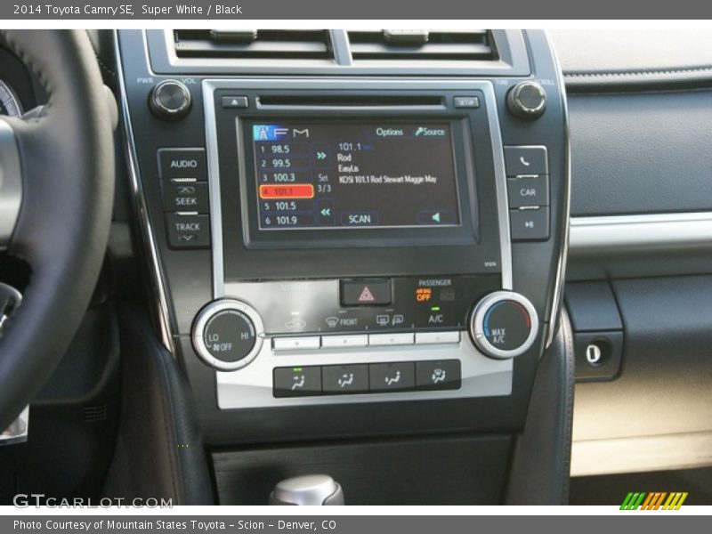 Super White / Black 2014 Toyota Camry SE