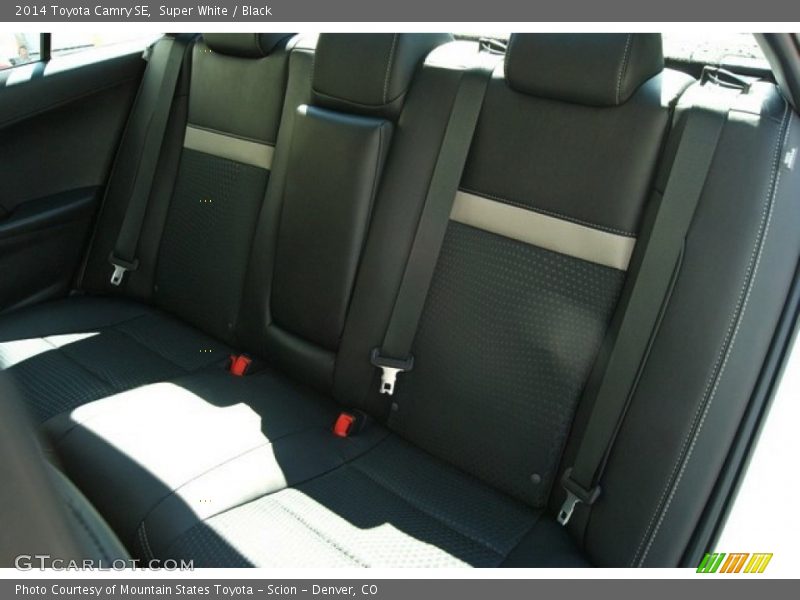 Super White / Black 2014 Toyota Camry SE
