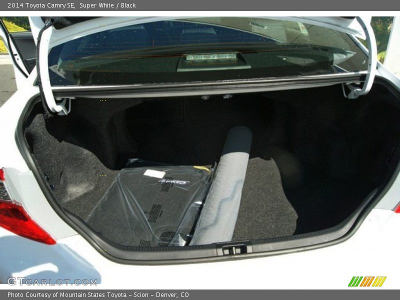 Super White / Black 2014 Toyota Camry SE