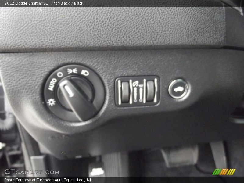 Pitch Black / Black 2012 Dodge Charger SE