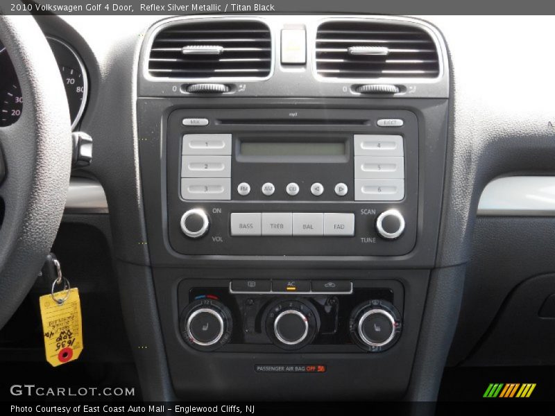 Reflex Silver Metallic / Titan Black 2010 Volkswagen Golf 4 Door