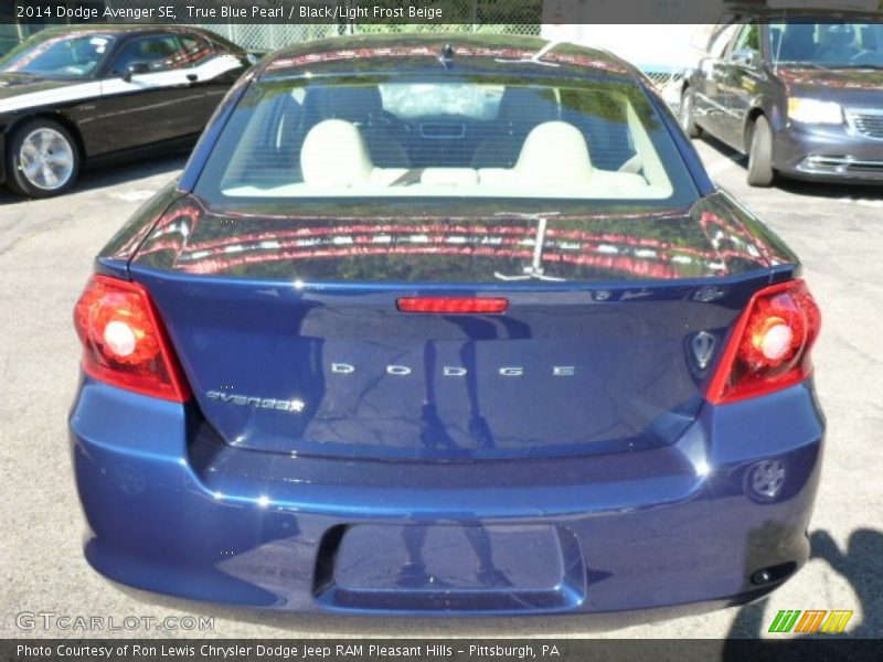 True Blue Pearl / Black/Light Frost Beige 2014 Dodge Avenger SE