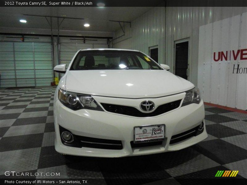 Super White / Black/Ash 2012 Toyota Camry SE