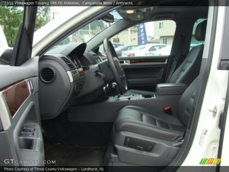 Campanella White / Anthracite 2010 Volkswagen Touareg VR6 FSI 4XMotion