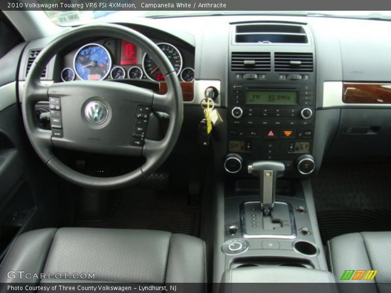 Campanella White / Anthracite 2010 Volkswagen Touareg VR6 FSI 4XMotion