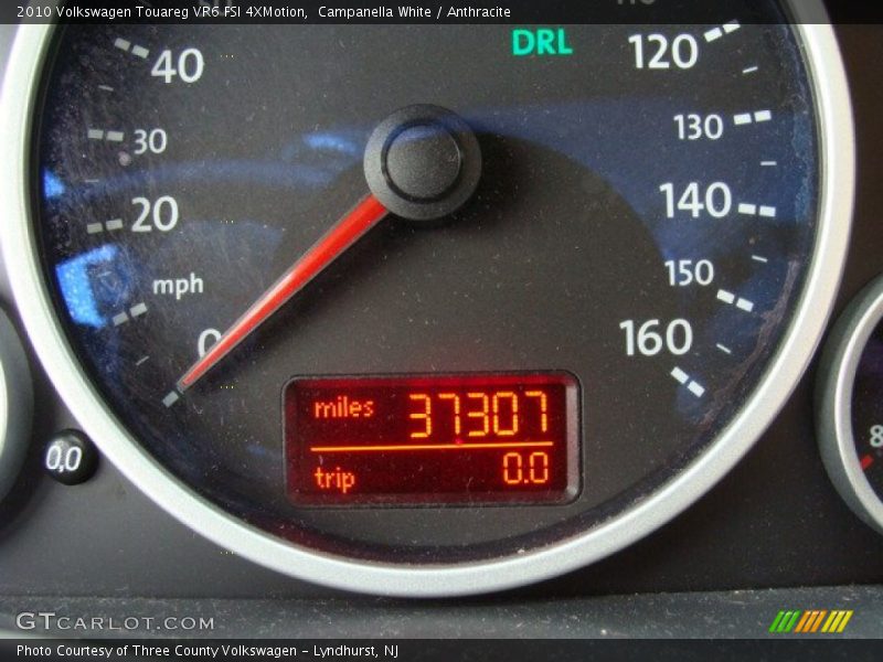 Campanella White / Anthracite 2010 Volkswagen Touareg VR6 FSI 4XMotion